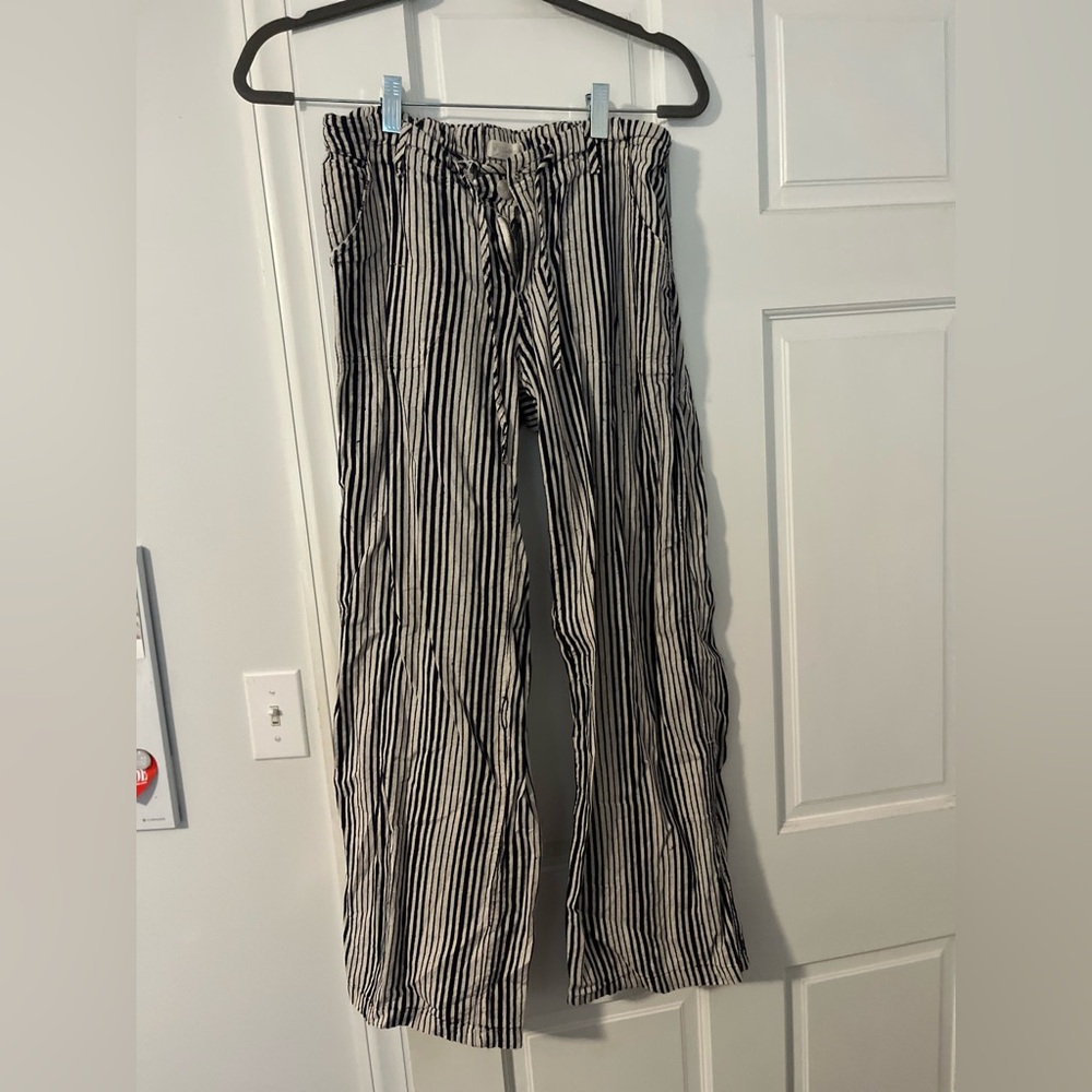 Pants wide legged stripes